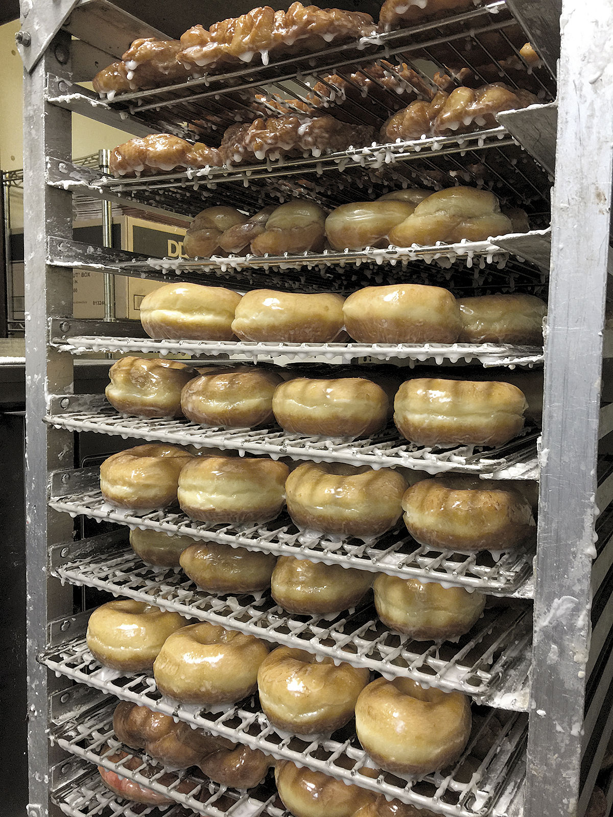 P213NWdonutShop40years3.jpg